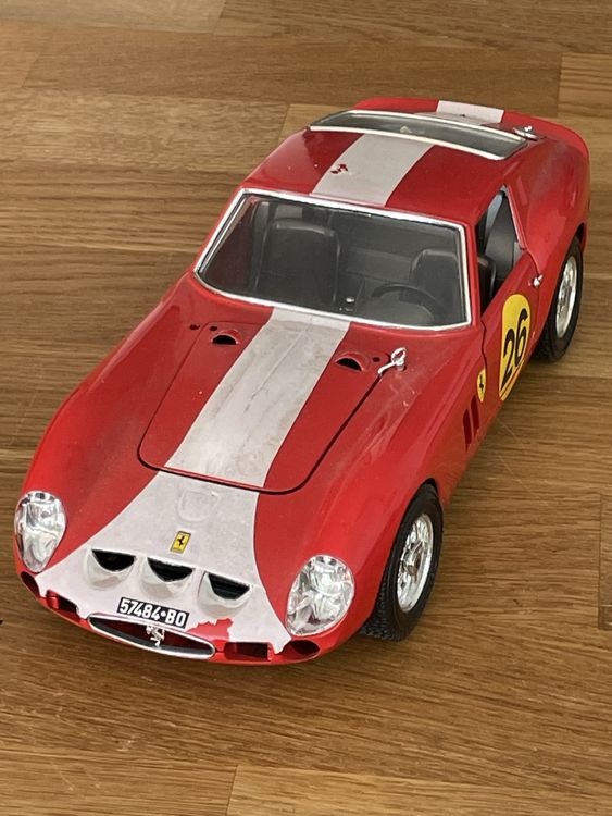 Mikinona Schulbus Spielzeug - Mit Musik & Trägheitsantrieb, Türen öffnen Sich