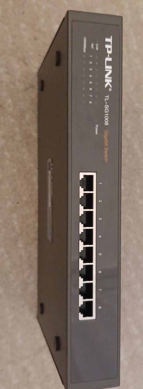 TP-Link Modem & Router: TP-Link 8-Port Gigabit Switch – Usato da Zürich venduto da Sellsgoodman