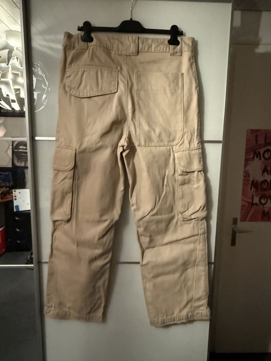 Pantaloni: Favela Cargo Pants – Usato da Müllheim Dorf venduto da dom_y9h5 1