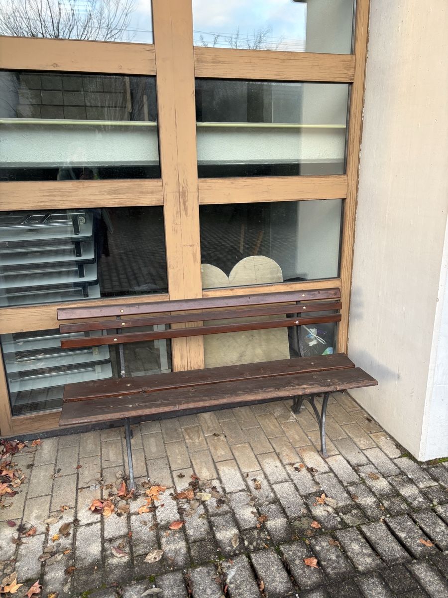 Gebrauchte Holzbank Ideal für den Garten im Frühling (Gebraucht) in