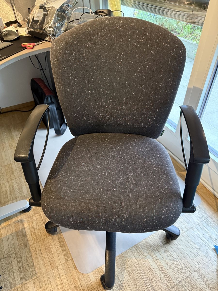 Ikea Schreibtische: Schreibtisch mit Zubehör – Gebraucht aus Aarau von mad_sy5q 2