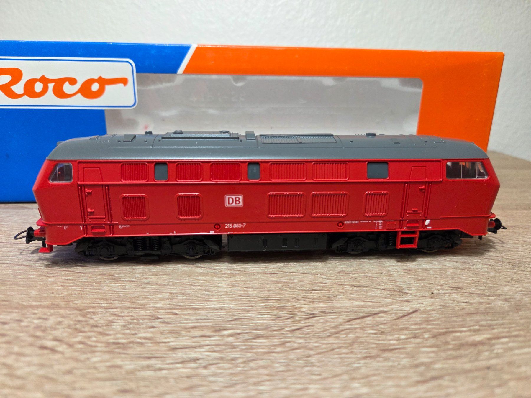 Roco Modelleisenbahnen: Roco 63490 Diesellok BR 215 DB H0 – Gebraucht aus St-Aubin-Sauges von Lo_Go 1