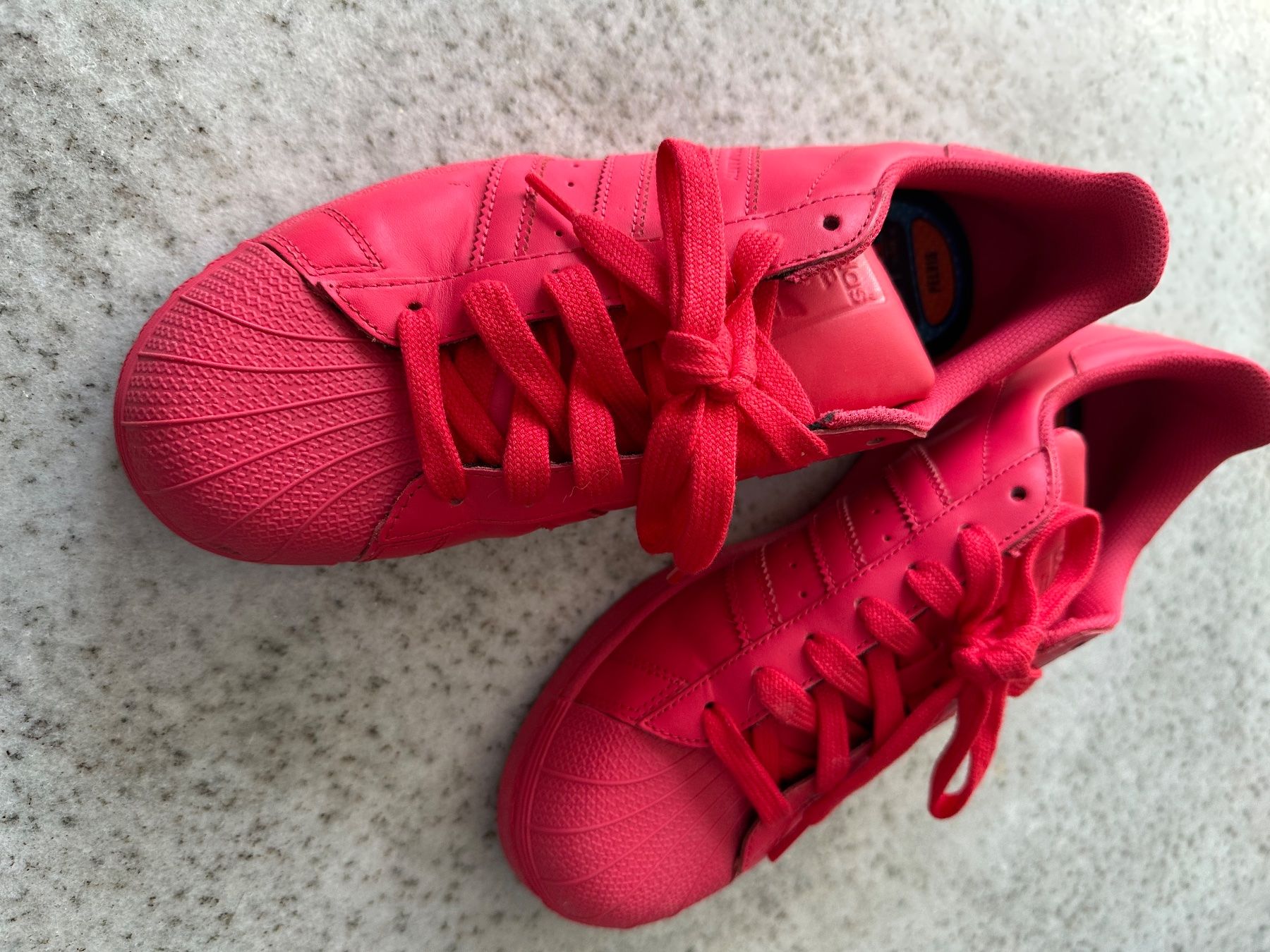 Adidas Damenschuhe: Adidas Sneakers – Gebraucht aus Rotkreuz von ang_s7kc