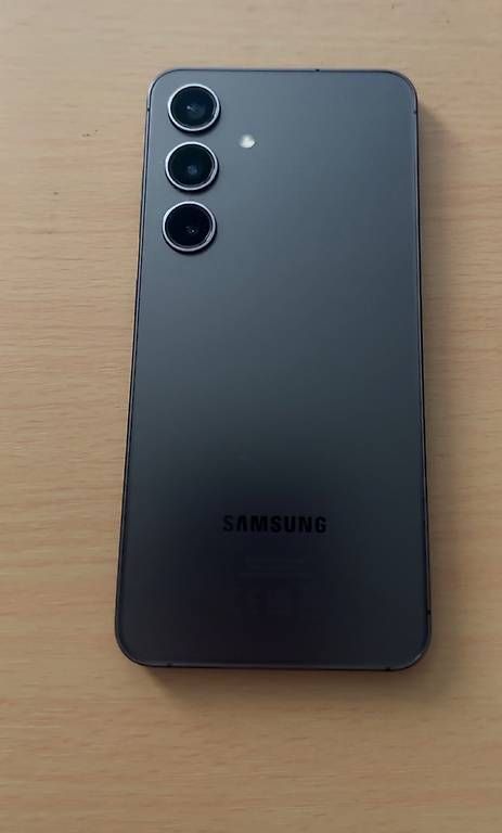 Telefoni cellulari / Smartphones: Samsung Galaxy s24  – Usato da Gränichen venduto da mic_8rdx