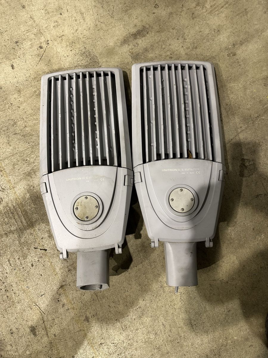 Lampade: 2 Stk. UNITRON LED Strassenleuchten ab 79.00 – Usato da Liebistorf venduto da motocentergmbh 1