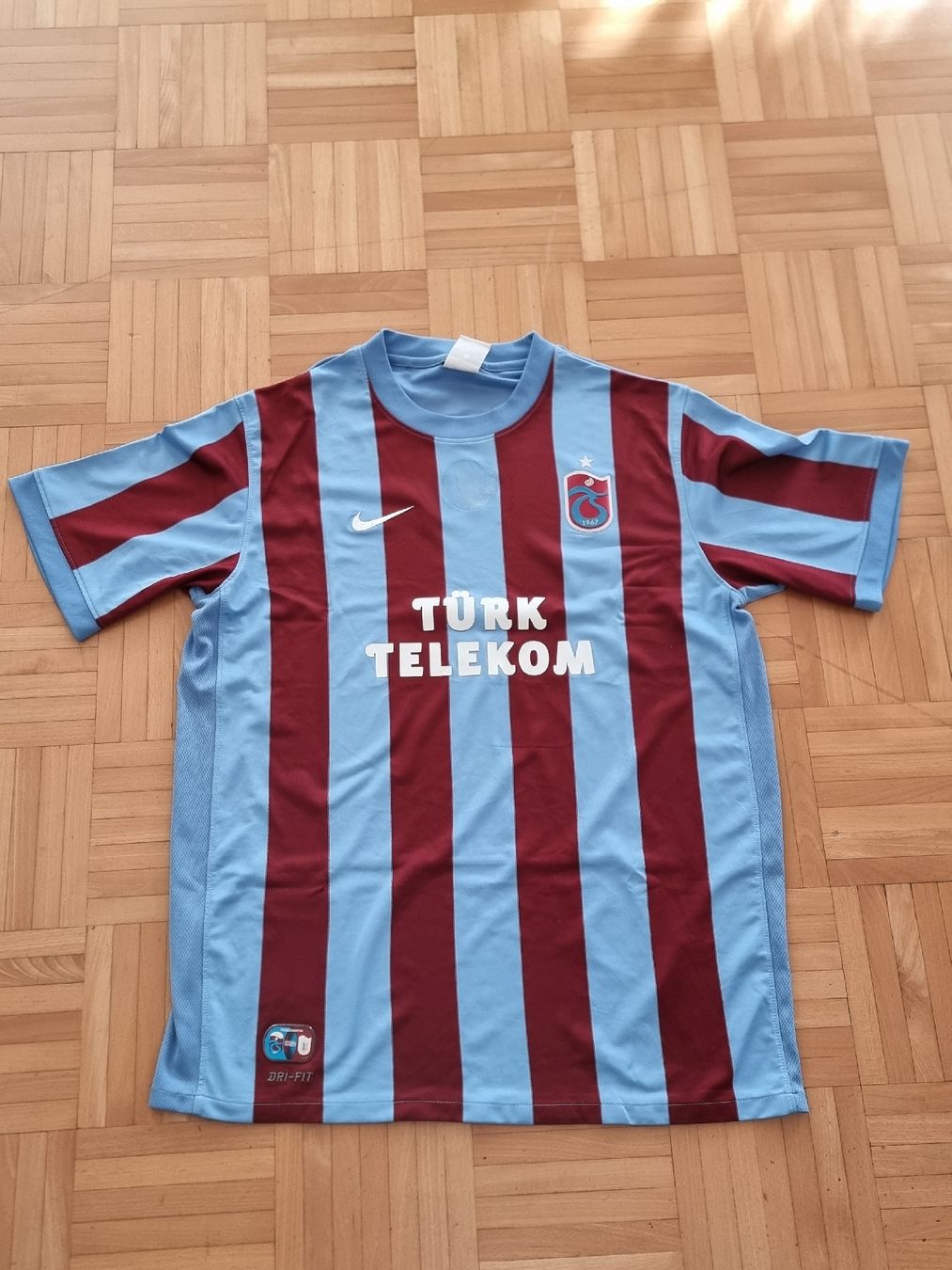 Nike Canottiere & Pantaloni: Trabzonspor 2010-2011 Heimtrikot – Usato da Suhr venduto da SariLacivert1907