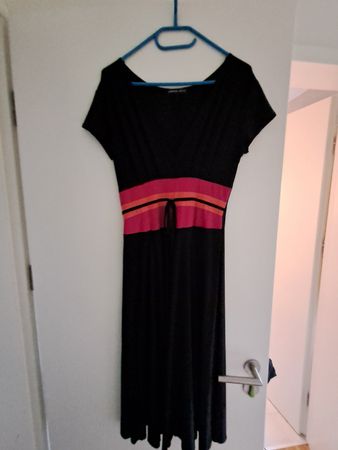 Romyda Keth Robe noire rayures roses orange taille M 
