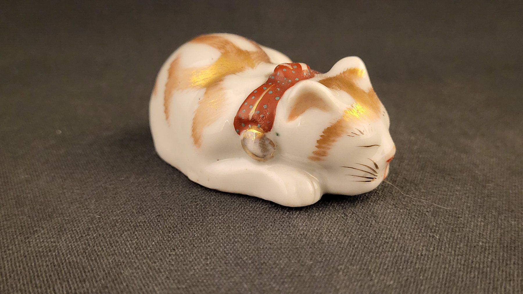 Figurines: Kutani - schlafende Katze Japan – D'occasion à Basel par spinne02 2