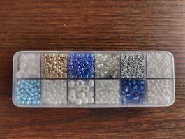 Preciosa Rocailles Glasperlen Perles Beads Box blau silber