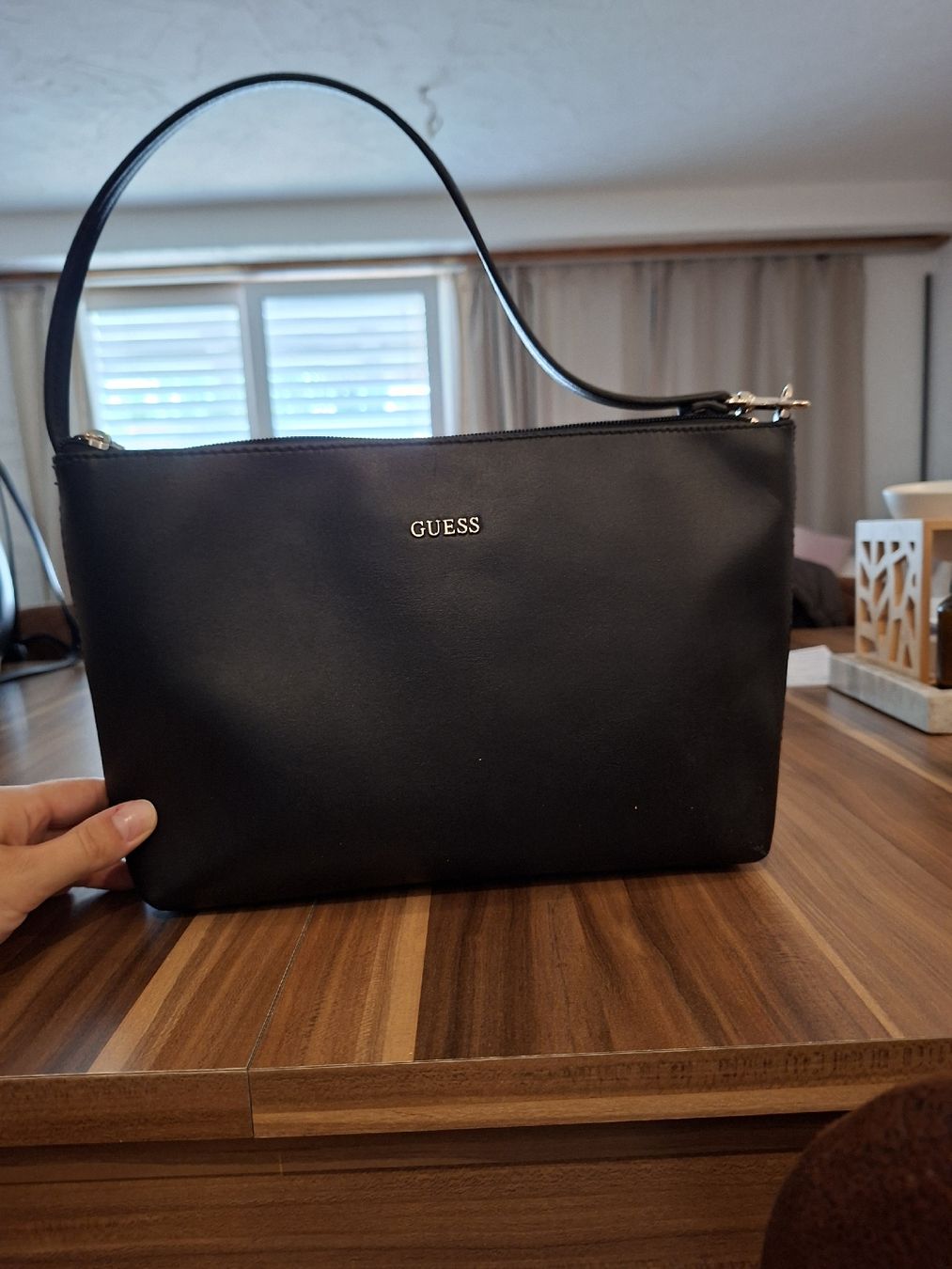 Guess Borse da donna: Guess Handtasche schwarz  – Usato da Hittnau venduto da som_x965