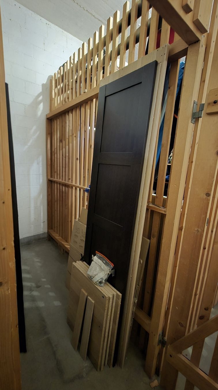 Ikea Armadi: PAX Einzelkorpus mit Tür und 3 Brettern – Usato da Zürich venduto da pha_k58q 1