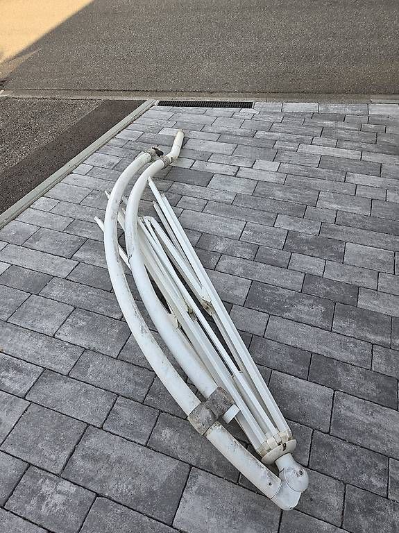 Sonstige Büroeinrichtungen: Aluminium Schirmständer defekt, Gratis – Gebraucht aus Lausen von ral_sv9t 1