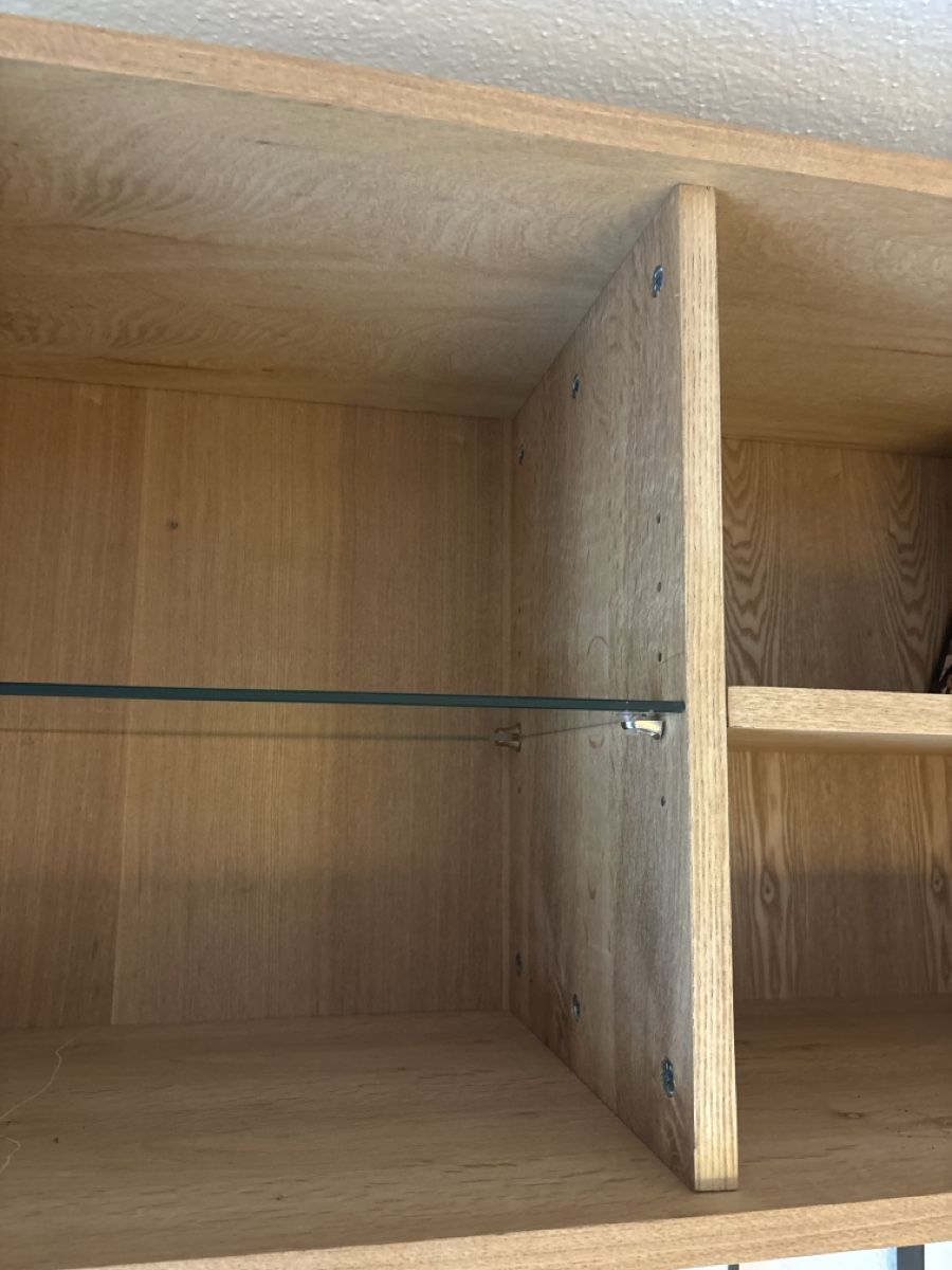 Schränke: Oberschrank mit Glastüren Echtholz – Gebraucht aus Zürich von moi_5tvs 3