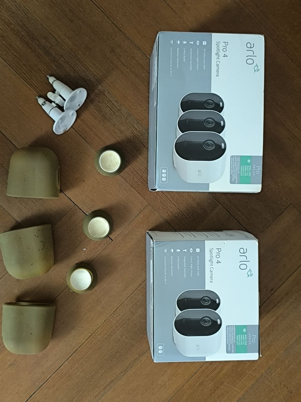 Arlo Camcorder: Pack de 5 caméras Arlo Pro 4 – Gebraucht aus Yverdon-les-Bains von lolette2006