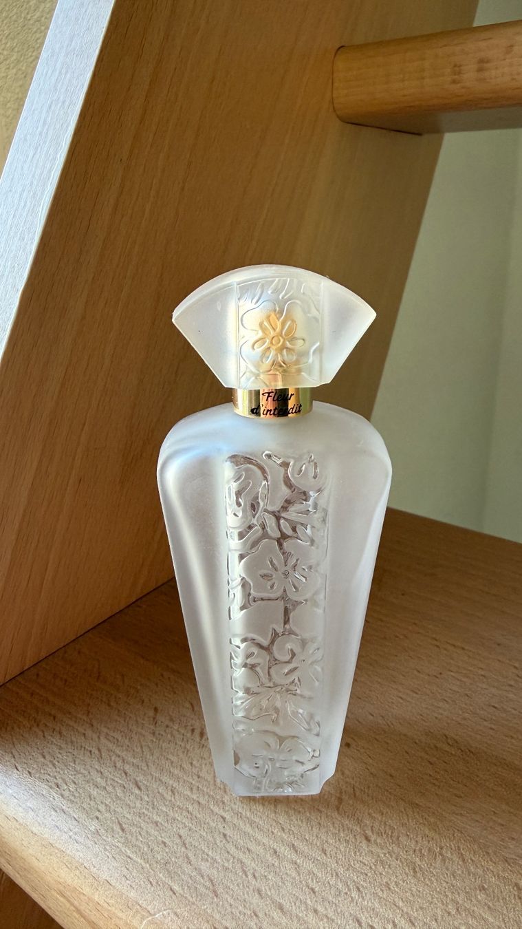 Givenchy Flaconi: Fleur d'interdit Givenchy - Flacon vide 50 ml – Usato da Yverdon-les-Bains venduto da _sabrinah_ 1