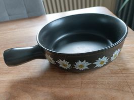Fondue Caquelon schwarz mit Edelweiss Dekor guter Zustand