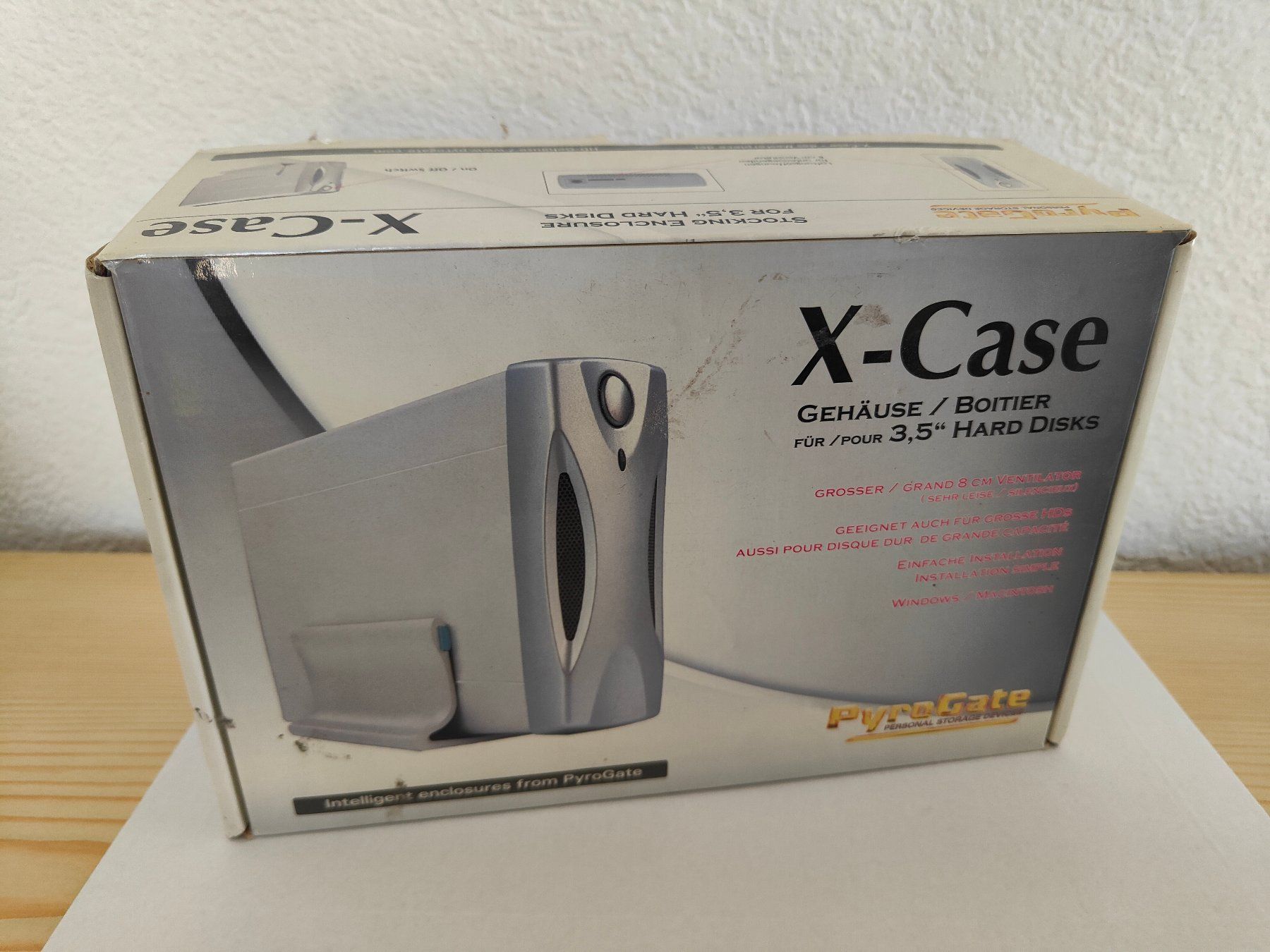Dischi rigidi: Pyrogate X-Case 3,5 Hard Disk & Maxtor Hard Disk 200 GB – Usato da Wetzikon ZH venduto da Matrixx7 7