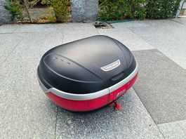 Givi Topcase Monokey (48 Liter) mit zwei Schlüssel.