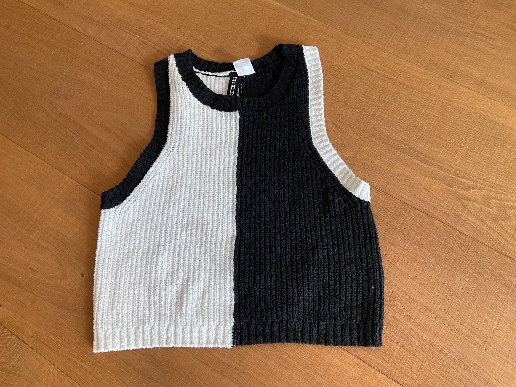 Camicette, T-shirt & Top: Trendiger H&M Divided Stricktop, Schwarz/Weiss, Gr. S – Usato da Winterthur venduto da aionila