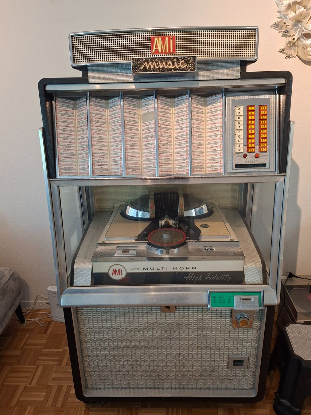 Musiktruhen: Jukebox Ami 200 with Multi  Horn – Gebraucht aus Münsingen von ret_n2nb 1