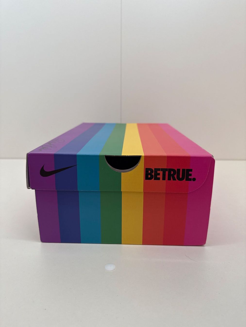 Nike Altro per la casa: Rainbow Nike shoe box (empty) – Usato da Stäfa venduto da J_rz8j 1
