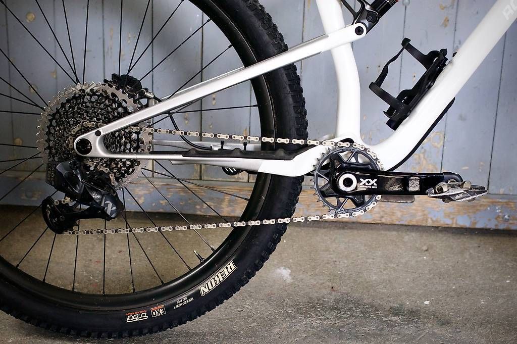 Rocky Mountain Bicycles Velos: Rocky Mountain Element Carbon 2025 + Ersatzteile – Gebraucht aus Flims Waldhaus von men_q7fp 2