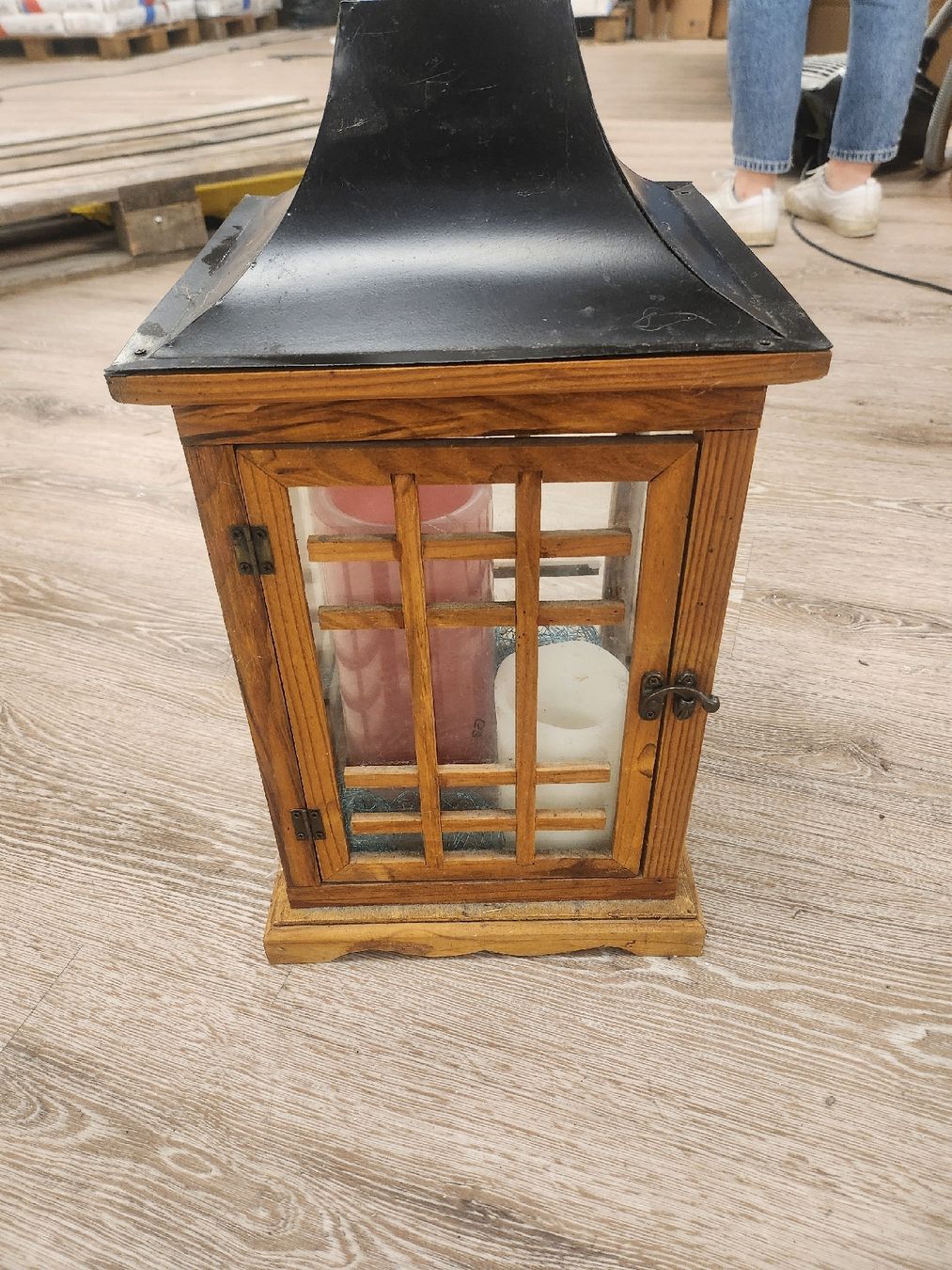Lanterne: Stilvolle Holzlaterne mit Glas – Difettoso da Niederurnen venduto da Ghost.recon 7