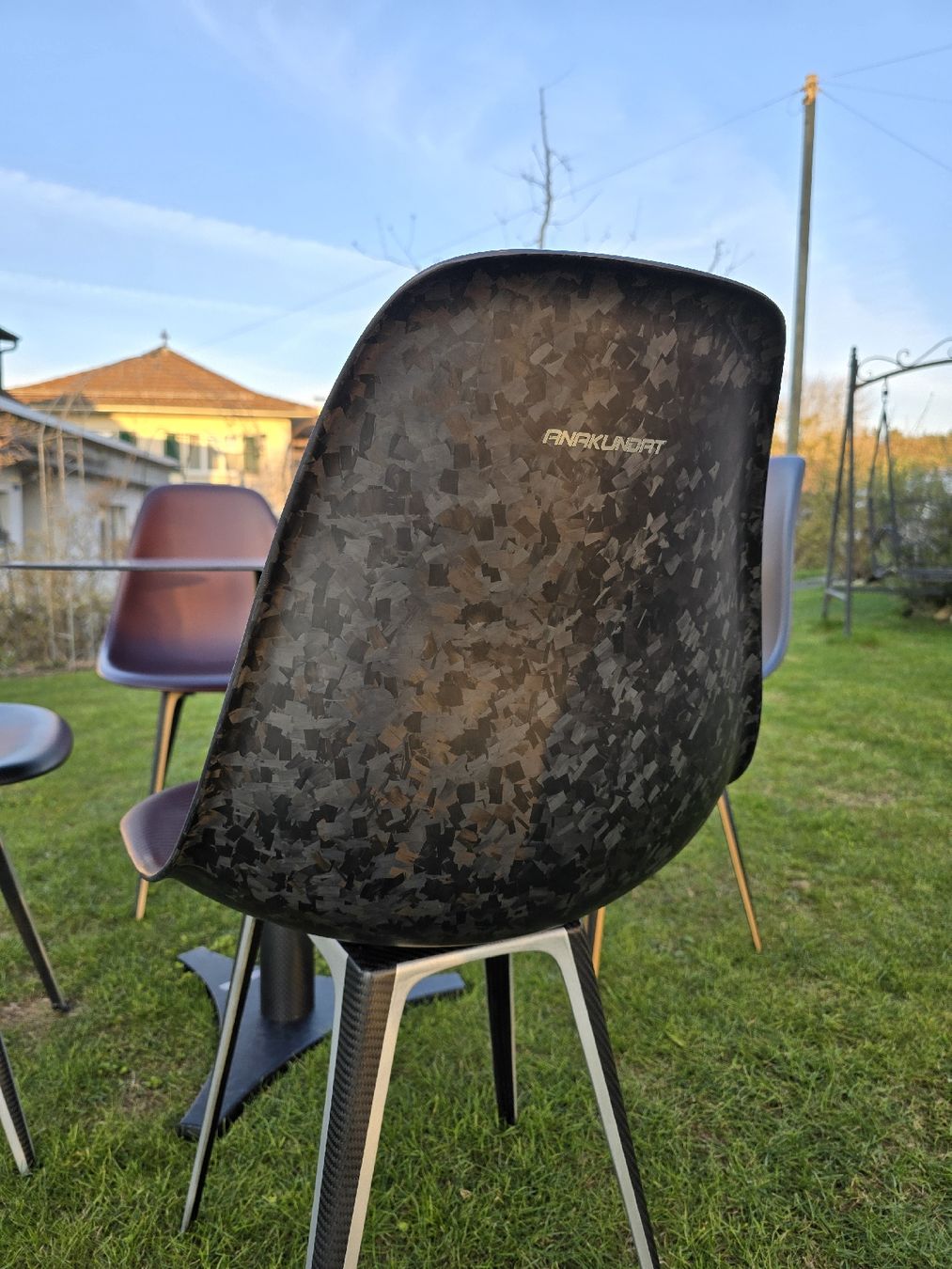 Set di tavolo e panche: Tisch mit Stühle aus 100% Carbon – Usato da Hettiswil venduto da Keeoll 5