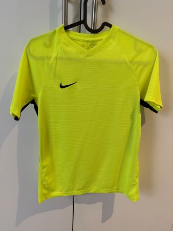 Nike Dri-Fit Sportshirt in leuchtgelb, Grösse L (Kinder)