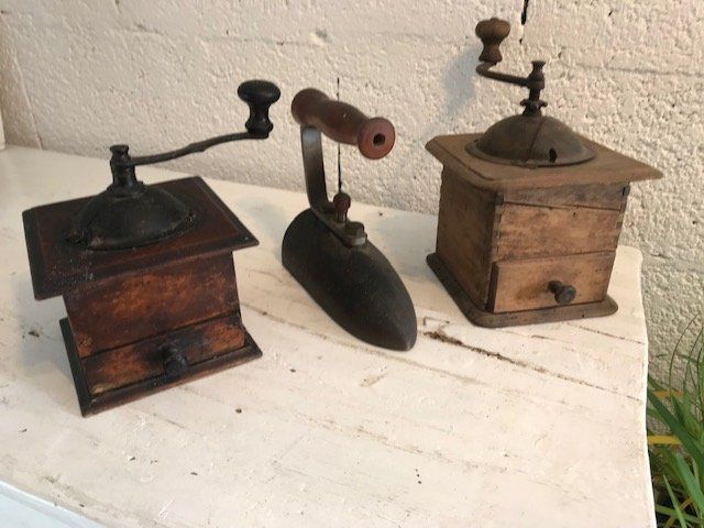 Lot De 2 Moulins à Filer Anciens - Pièces De Collection Ou Restauration