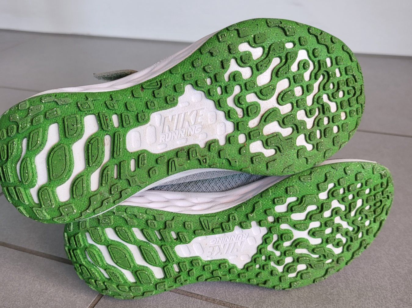 Nike Schuhe für Jungen: Nike Turnschuhe Running gr. 32 – Gebraucht aus Boswil von i12i 1