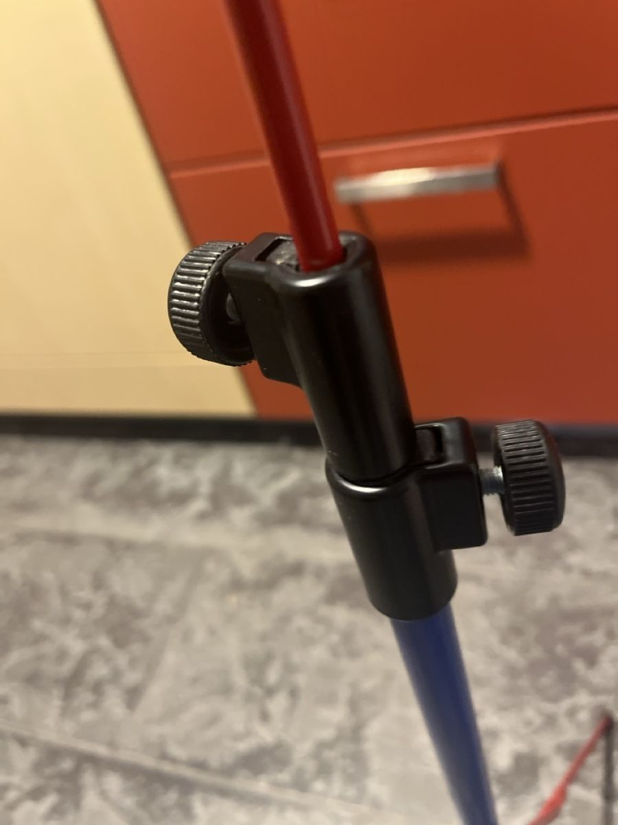König & Meyer Supporti per strumenti musicali & leggii: König & Meyer Notenständer 100/5 aus Metall – Nuovo (secondo la descrizione) da Studen BE venduto da eli11303 3