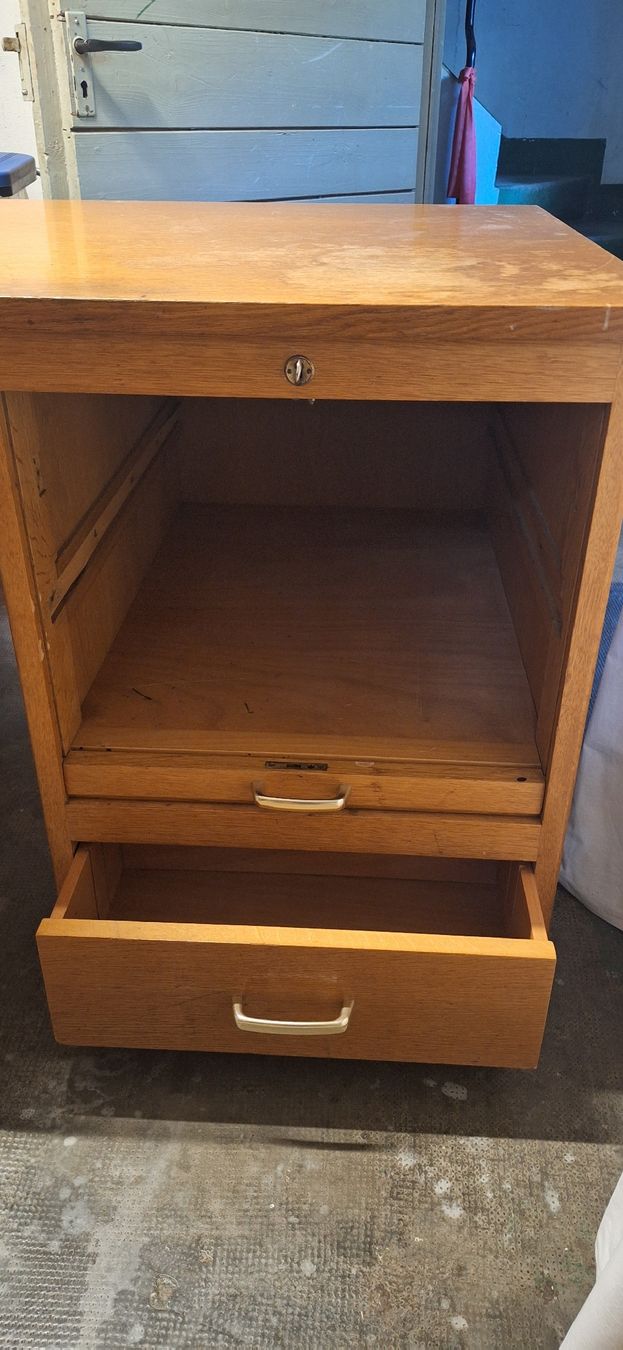 Scrivanie: Schreibtisch, massiv aus Holz – Usato da Aesch  BL venduto da Trouvaille05 2