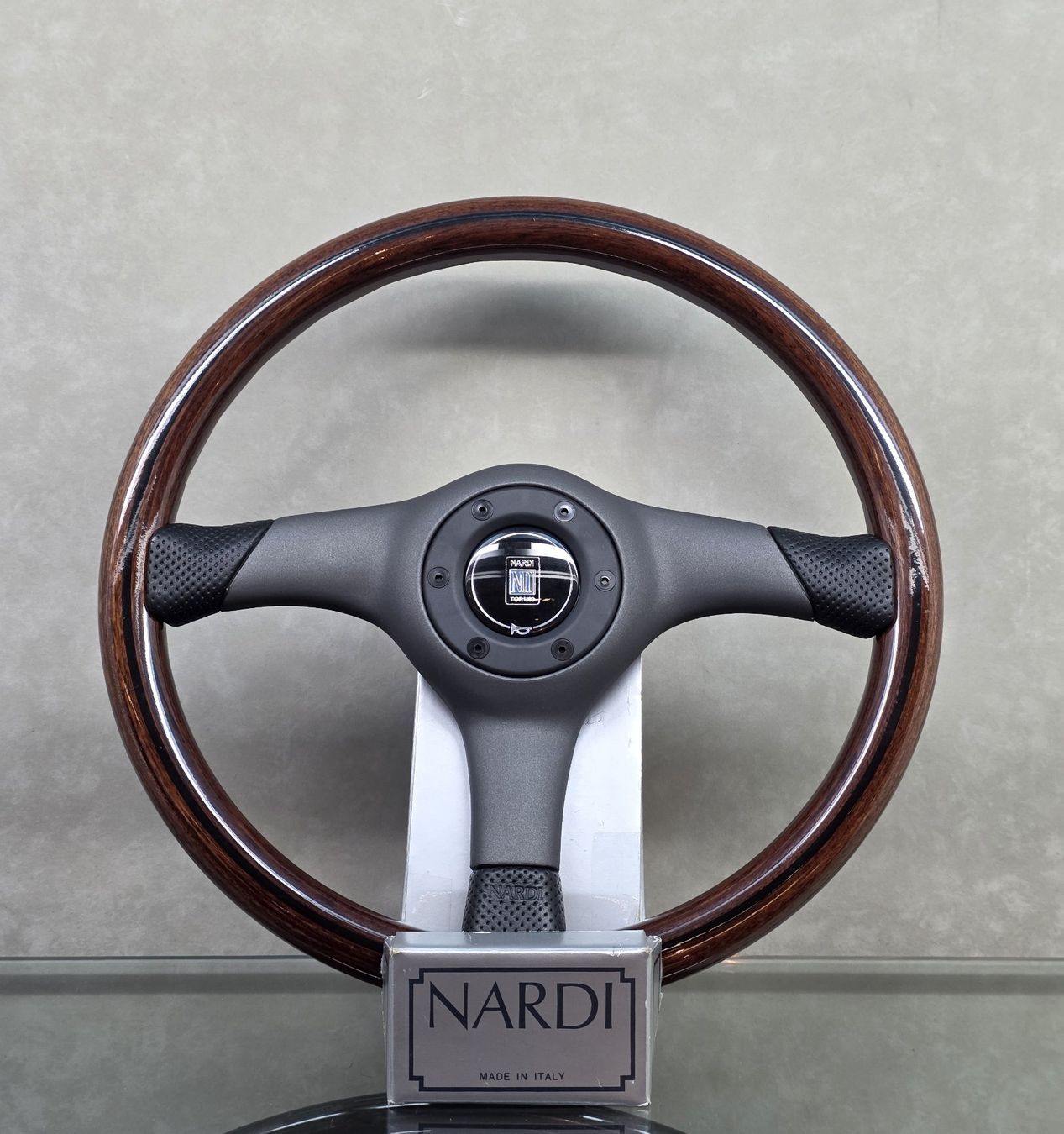 Tutti pezzi di ricambio auto: Nardi Lenkrad 200/2 Holz – Nuovo e nell'imballaggio originale da Eich venduto da Deltamotor