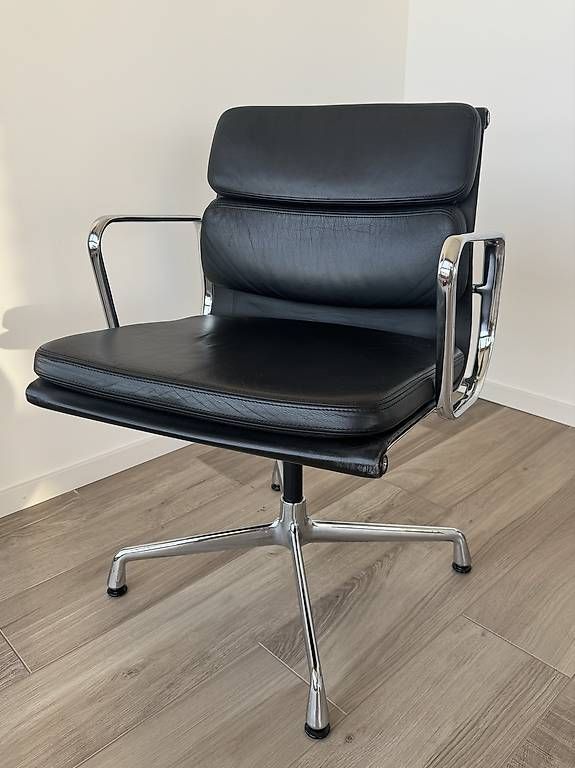 Vitra Poltrone: Chaise conférence Vitra EA 208 – Usato da Genève venduto da Dddlv