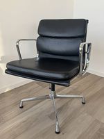 Chaise conférence Vitra EA 208