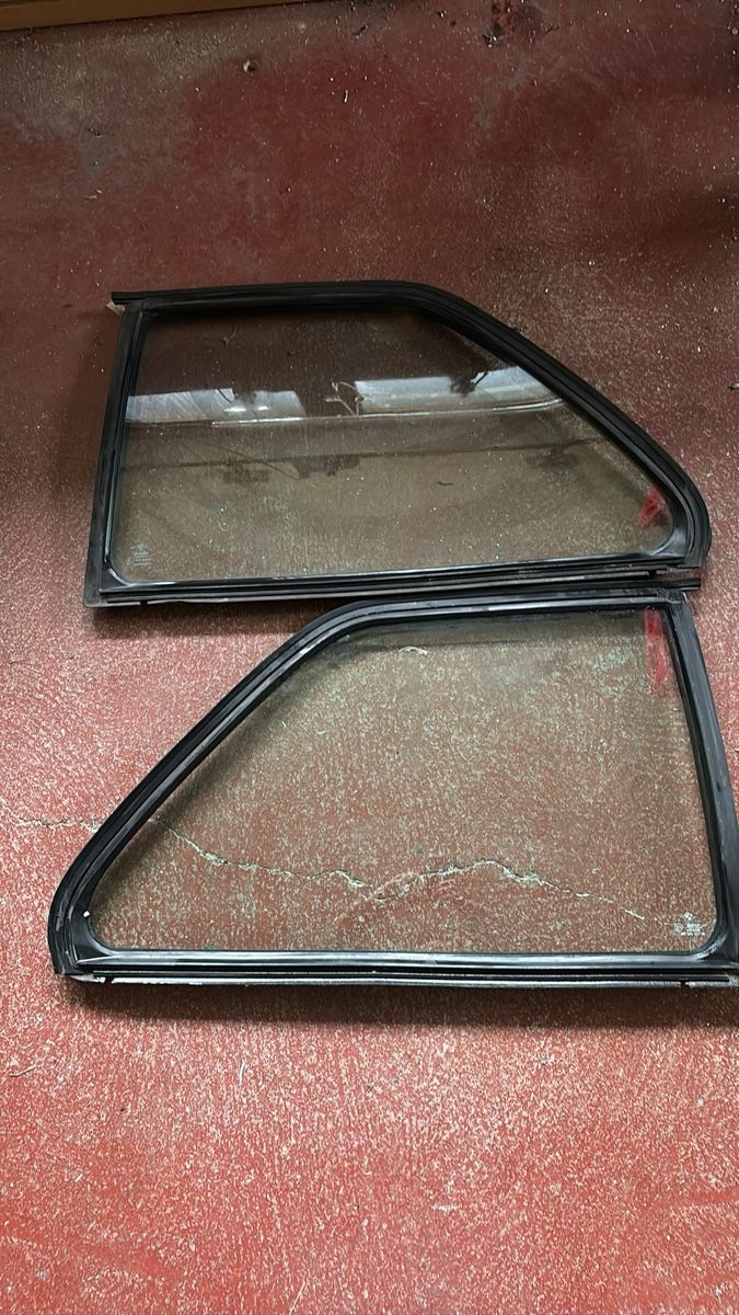 BMW Tutti pezzi di ricambio auto: Vitres arrières BMW E30 coupé – Usato da Montignez venduto da DCO81