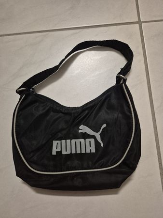 Handtasche Puma schwarz mit Logo guter Zustand klein