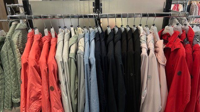 Lots de vêtements: 200-DOB-Sommerartikel ,Restposten,Markenmode SaisonSS22-25 – Neuf avec emballage d'origine à Willisau par Feldlager 2