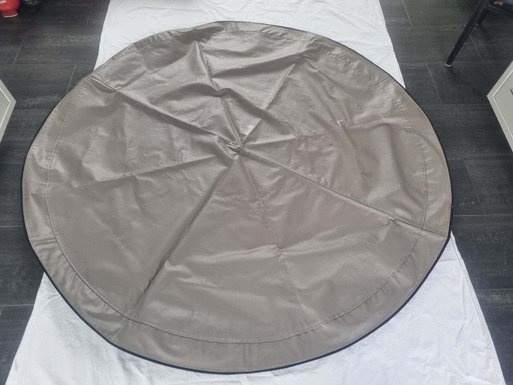 Whirlpool: MSpa Whirlpool Abdeckung rund Durchmesser 180cm – Gebraucht aus Wünnewil von Utan8 1