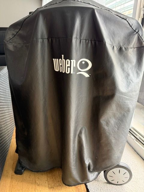 Weber Griglie: Weber grill with cover – Usato da Luzern venduto da lynluv2shop