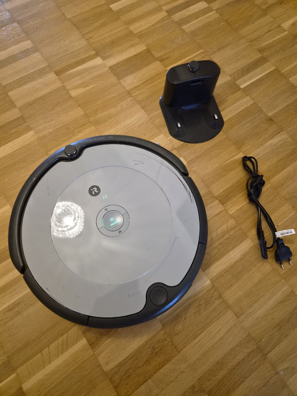 Irobot Aspirapolveri & Accessori: Saugroboter iRobot Roomba mit Ladestation gebraucht – Usato da St. Gallen venduto da Fudonator2000