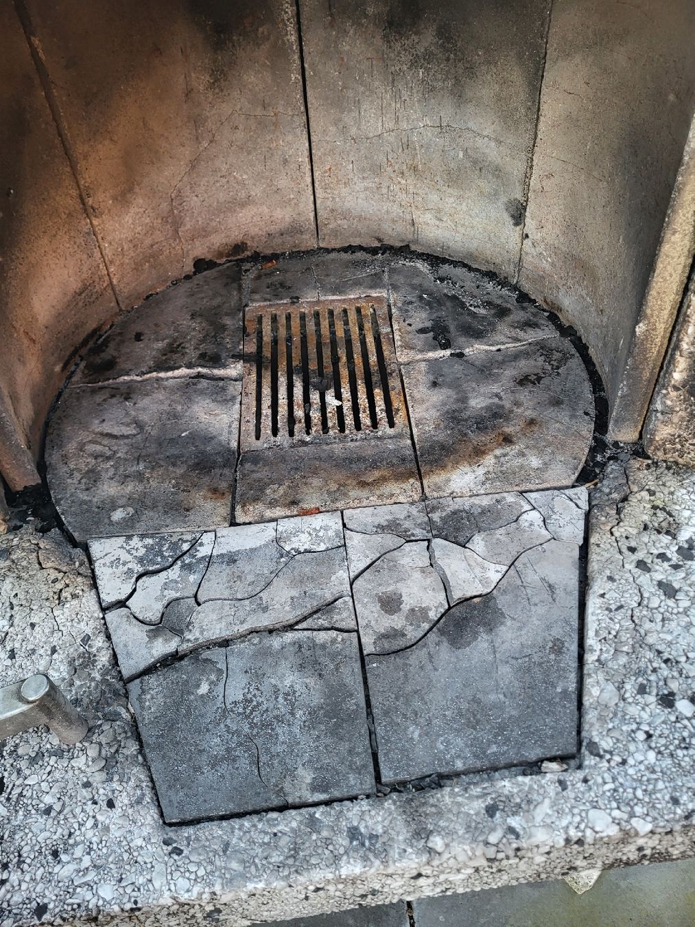 Griglie: Garten-Cheminee mit Grillrost – Usato da Muolen venduto da Fuentes25 2