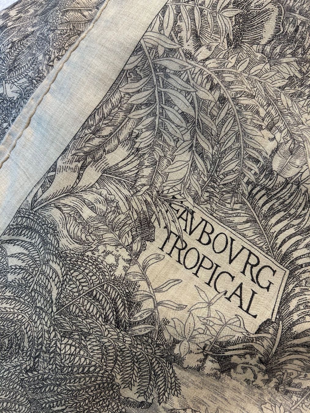 Hermès Foulards, Tücher & Schals: Hermes Faubourg Tropical shawl – Gebraucht aus Grosshöchstetten von din_9xn8 8