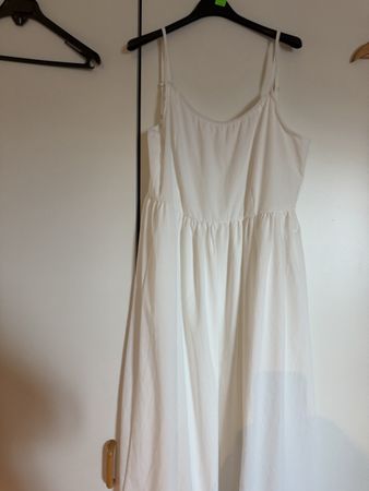 Weisses Sommerkleid -Reissverschluss defekt