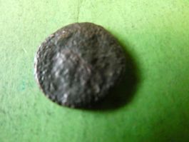 uralte   Bronzemünze    16 mm  1.86  g