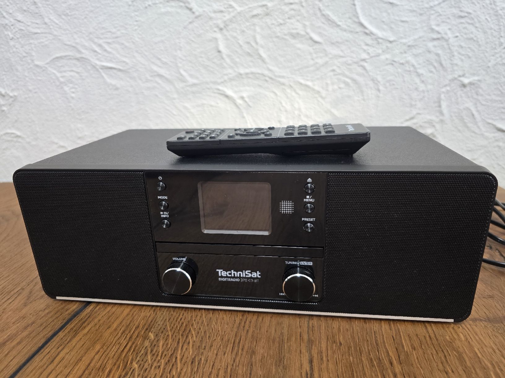Technisat Radios: TechniSat DAB+ Radio DigitRadio 370 CD BT – Gebraucht aus Horw von FlowTrix 1