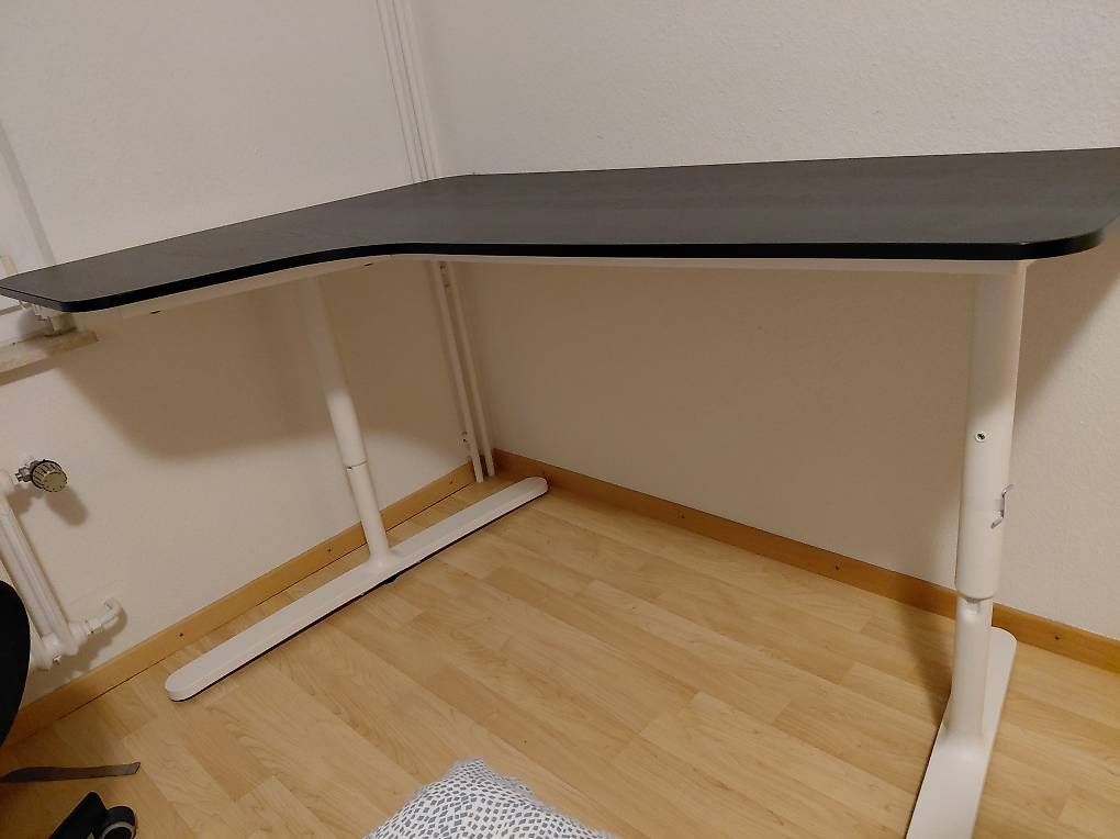 Bureaux: IKEA office desk with manually adjustable hight – D'occasion à Zürich par tea_99z7