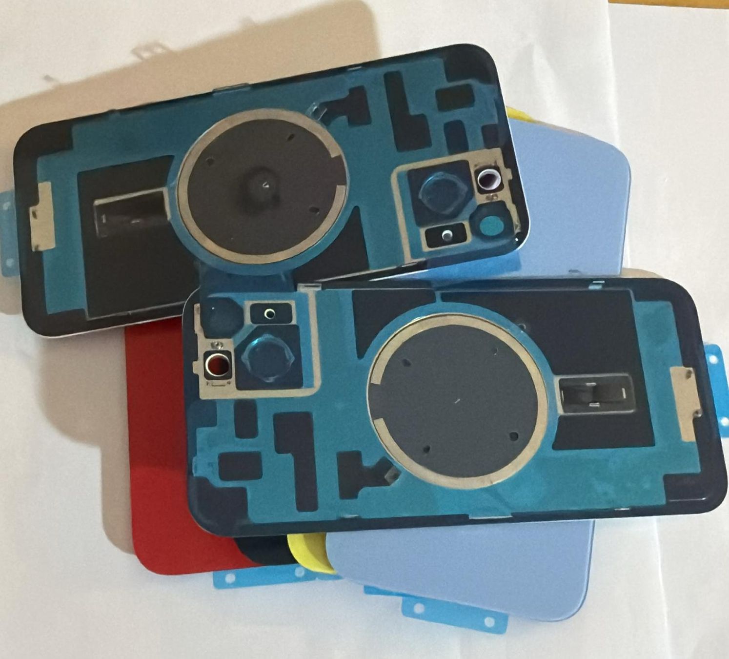 Apple Cover & Protezioni schermo: Coque arrière Iphone 14 plus. – Nuovo e nell'imballaggio originale da Leukerbad venduto da mig_8bbp 1