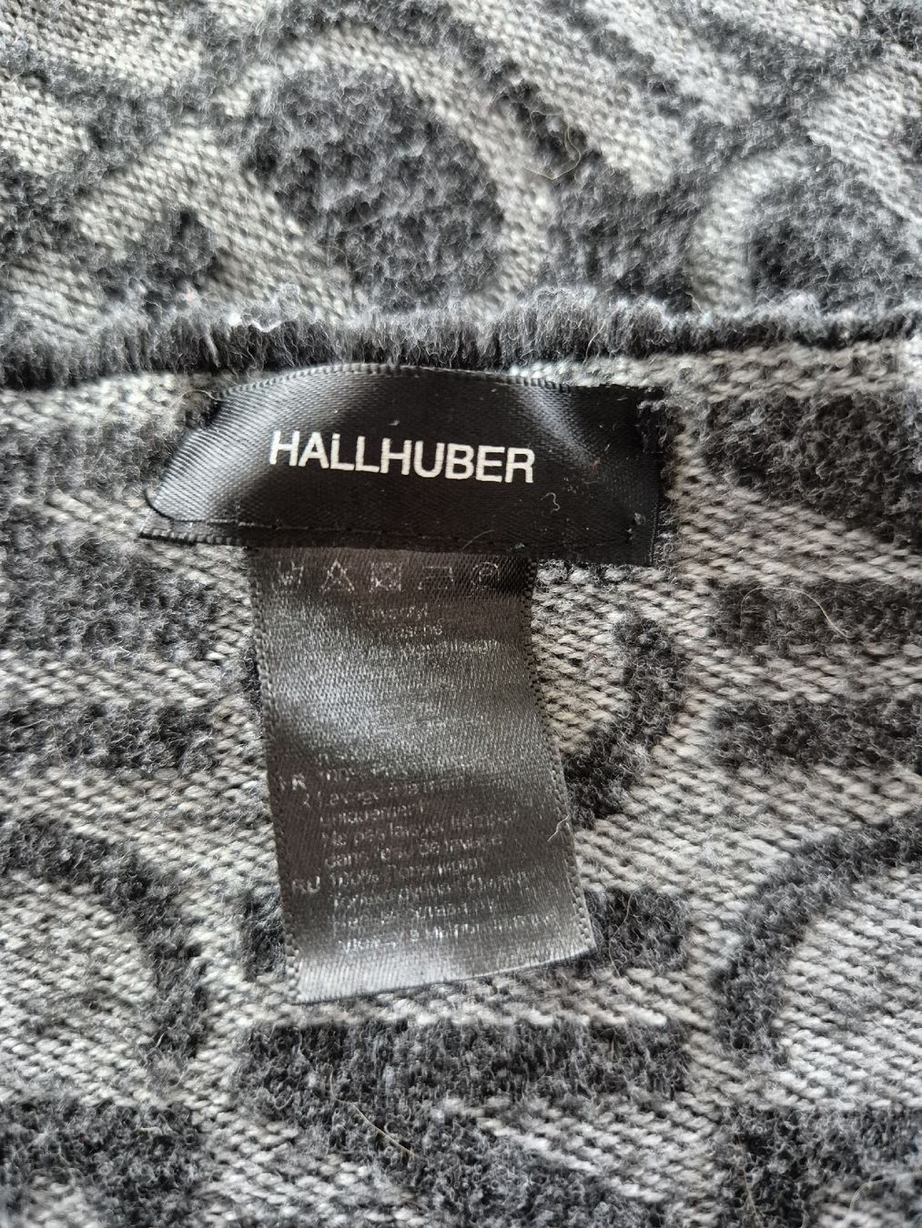 Hallhuber Foulard & Sciarpe: Hallhuber Schal "Nice" grau schwarz – Usato da Bern venduto da miruslav 2